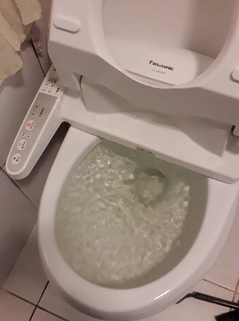 處理馬桶不通