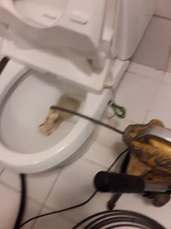 處理馬桶不通